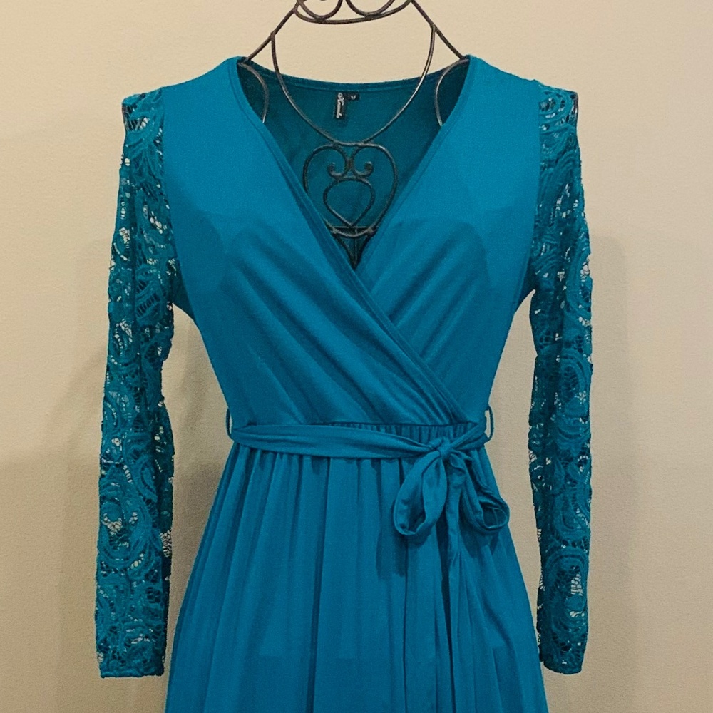 Dress-long in teal with lace long sleeves size M